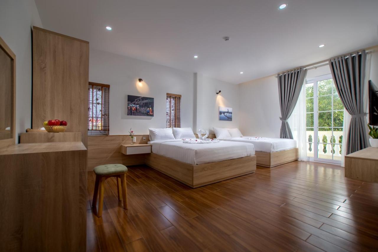 Family 2 King Bed Room